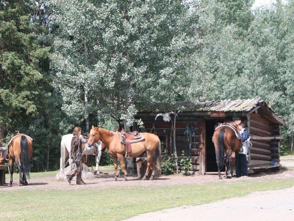 Lac La Hache Ten-Ee-Ah Lodge & Campground מראה חיצוני תמונה